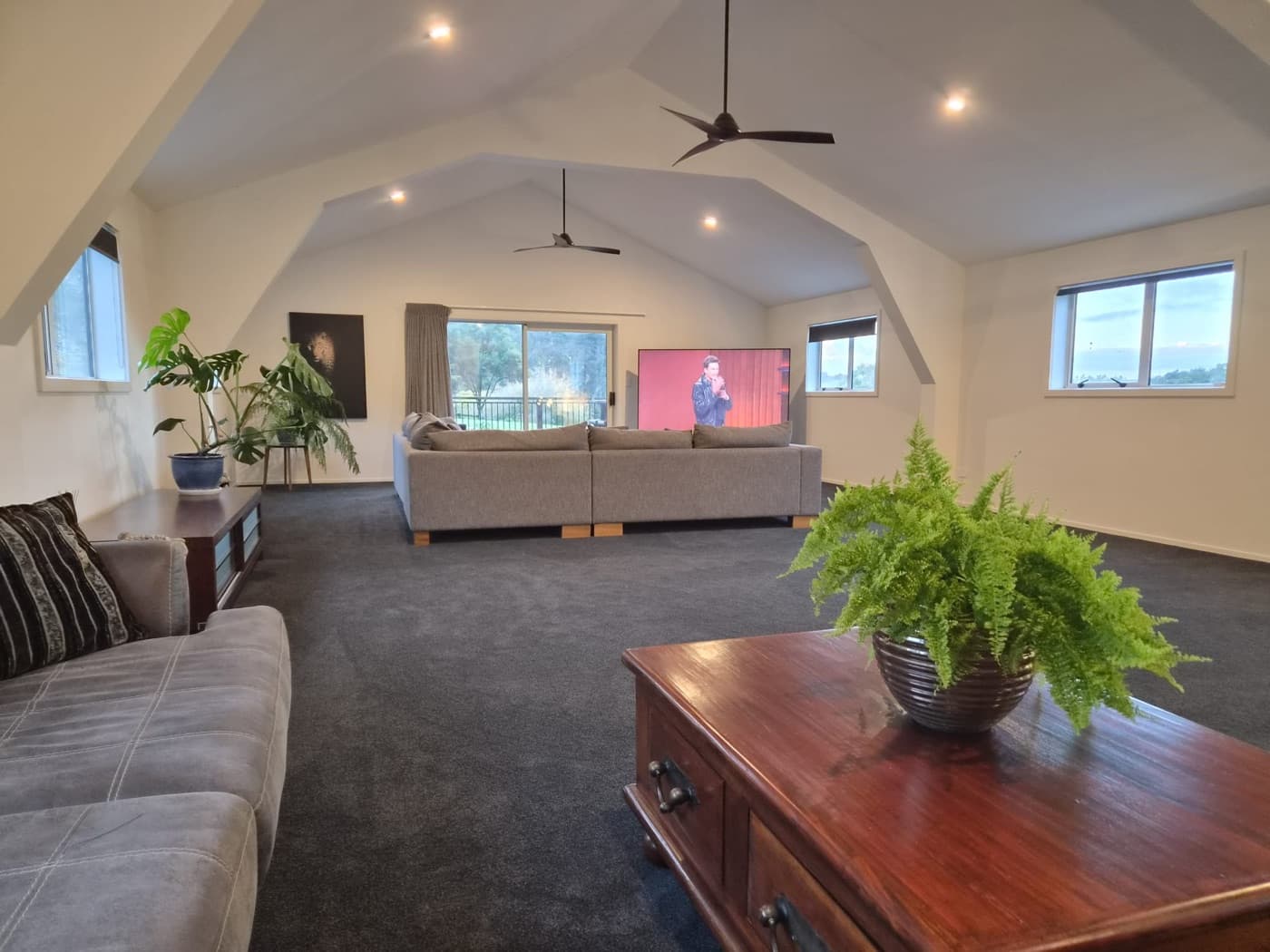 The upper lounge with Smart TV and valley views
